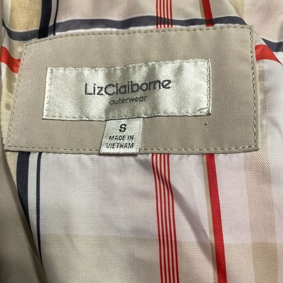 Red Jacket - Picture 4 of 5